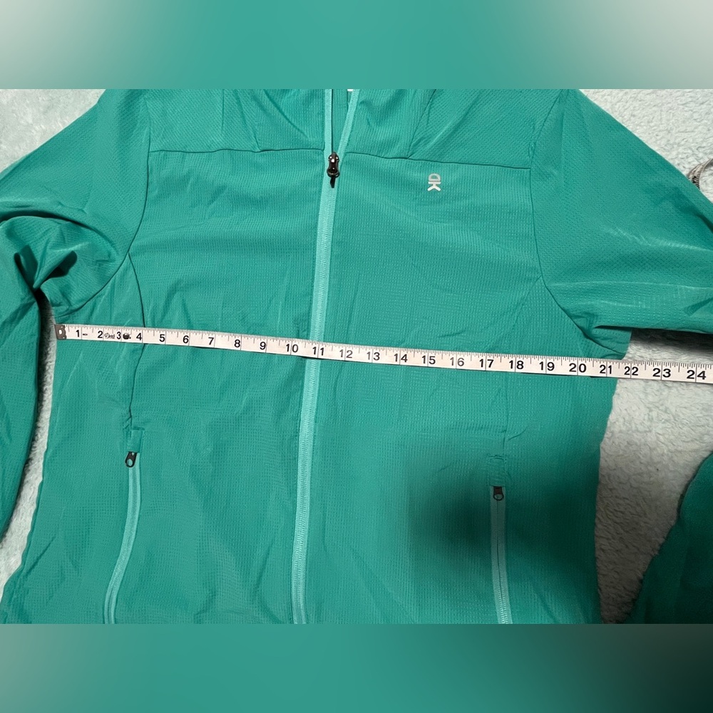 Lightweight green hooded jacket - Picture 5 of 11